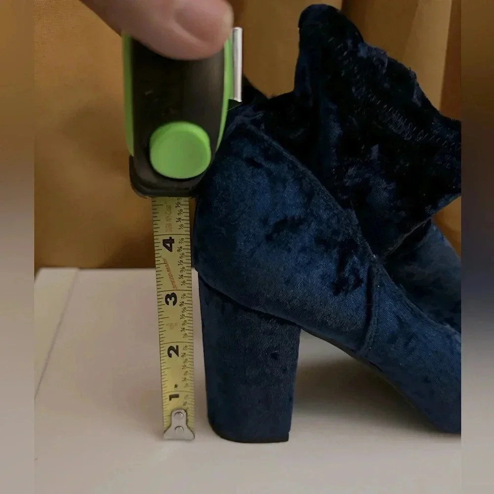 CARLOS BY CARLOS SANTANA WOMEN'S SIZE 9 M BLUE CRUSHED VELVET BLOCK HEEL BOOTS